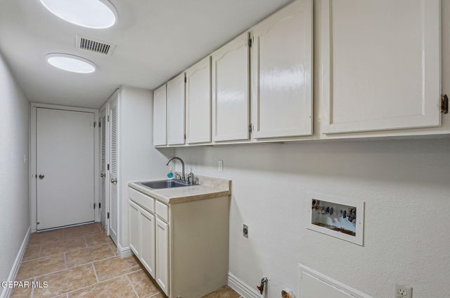 1057 LOS JARDINES Circle, El Paso, TX 79912