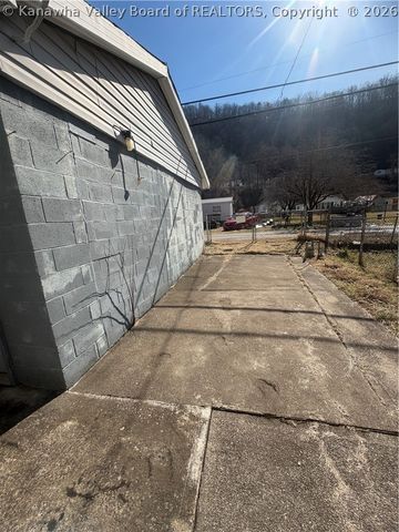 1896 Autumn Lane, Davin, WV 25617