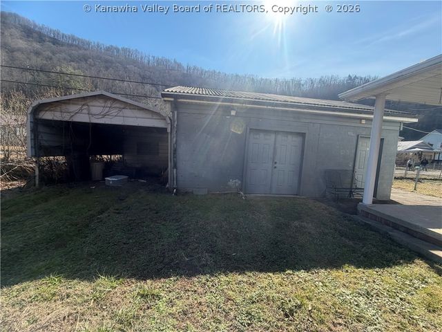 1896 Autumn Lane, Davin, WV 25617