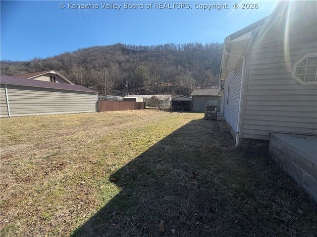1896 Autumn Lane, Davin, WV 25617