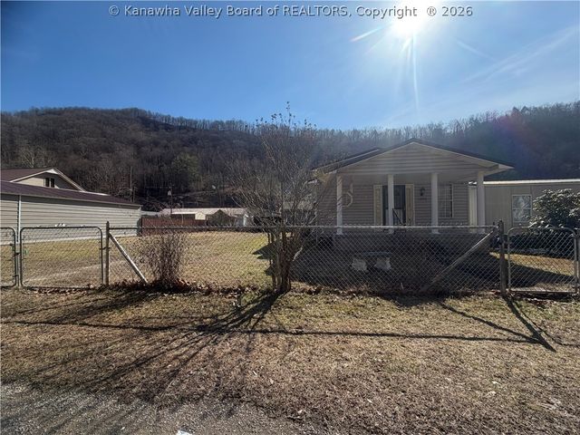 1896 Autumn Lane, Davin, WV 25617