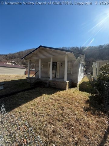1896 Autumn Lane, Davin, WV 25617