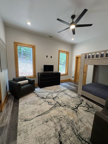 40 Whispering Lane, Blue Ridge, GA 30513
