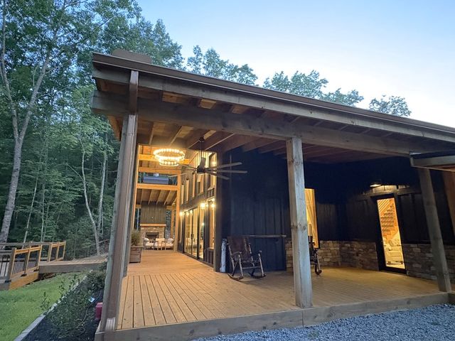 40 Whispering Lane, Blue Ridge, GA 30513
