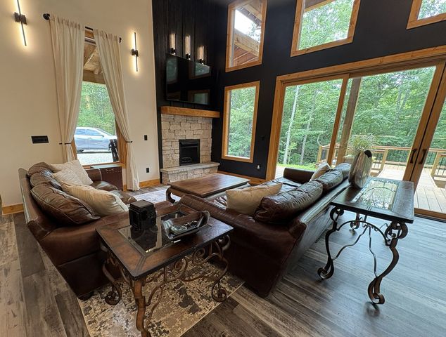 40 Whispering Lane, Blue Ridge, GA 30513