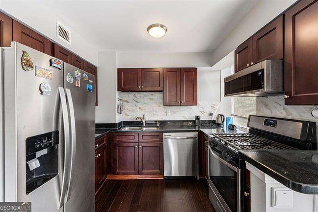 2479 Peachtree Road NE 217, Atlanta, GA 30305