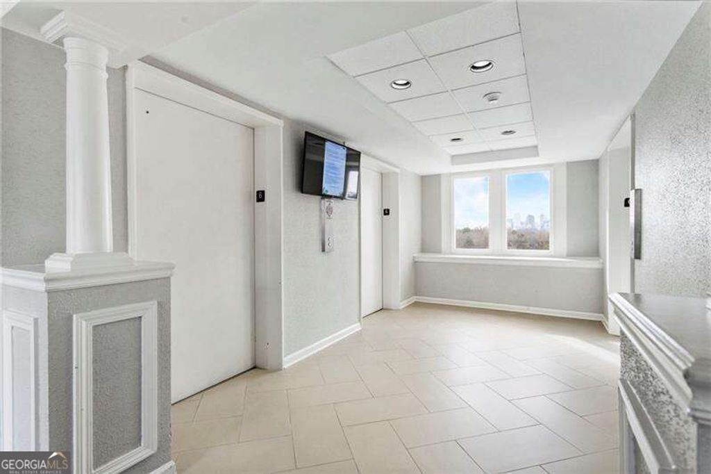 2479 Peachtree Road NE 217, Atlanta, GA 30305 — photo 2