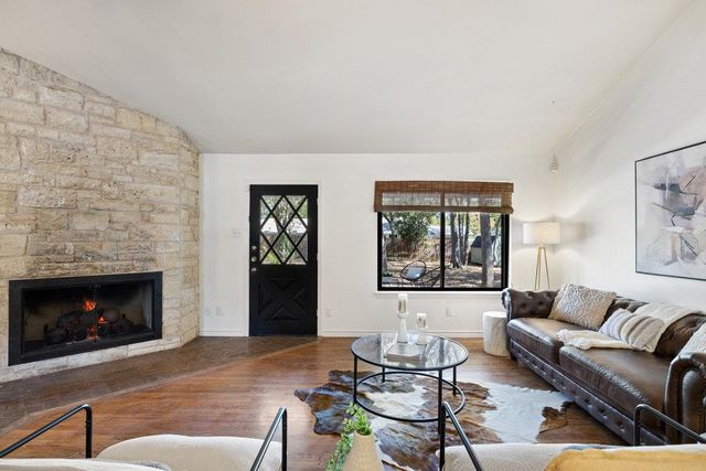 2008 Matthews LN, Austin, TX 78745