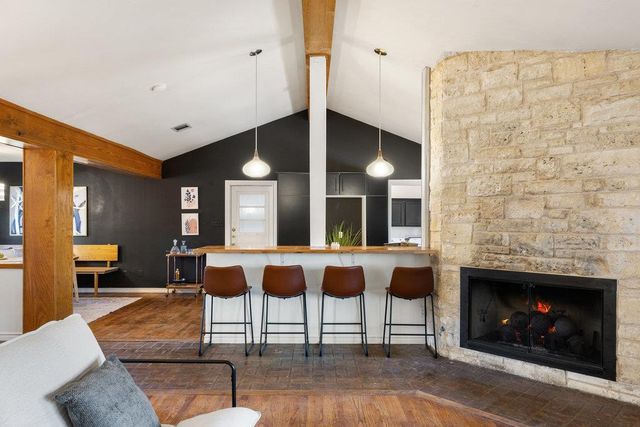 2008 Matthews LN, Austin, TX 78745