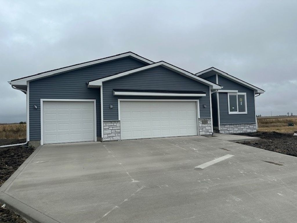 1395 Cedar Street, Waukee, IA 50263