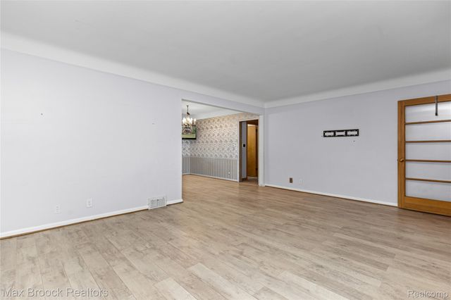 24601 Ridgedale Street, Oak Park, MI 48237
