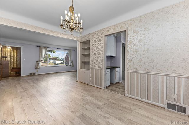 24601 Ridgedale Street, Oak Park, MI 48237