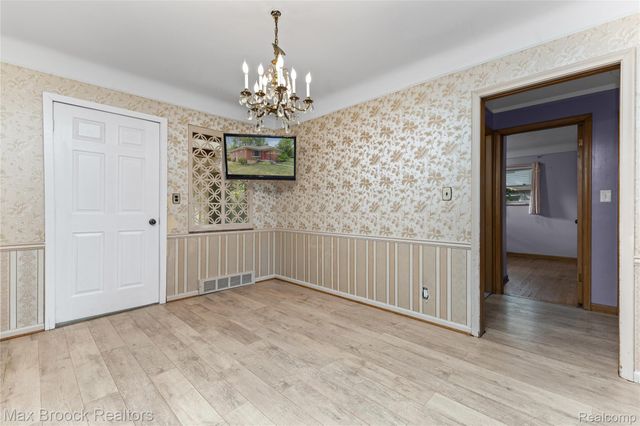 24601 Ridgedale Street, Oak Park, MI 48237