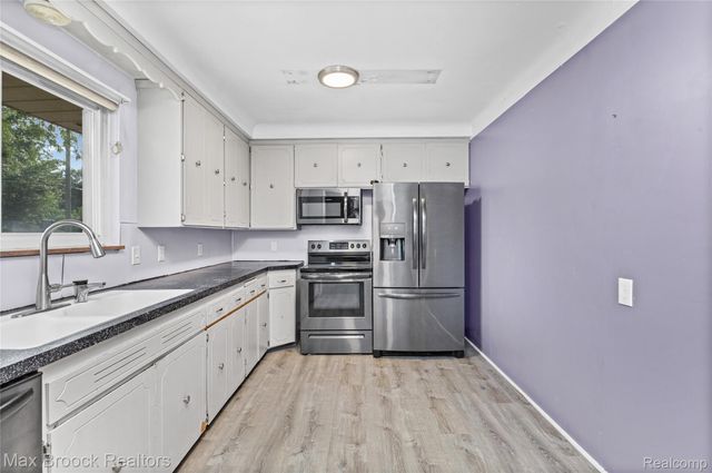 24601 Ridgedale Street, Oak Park, MI 48237
