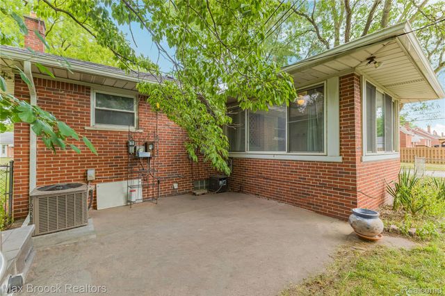 24601 Ridgedale Street, Oak Park, MI 48237