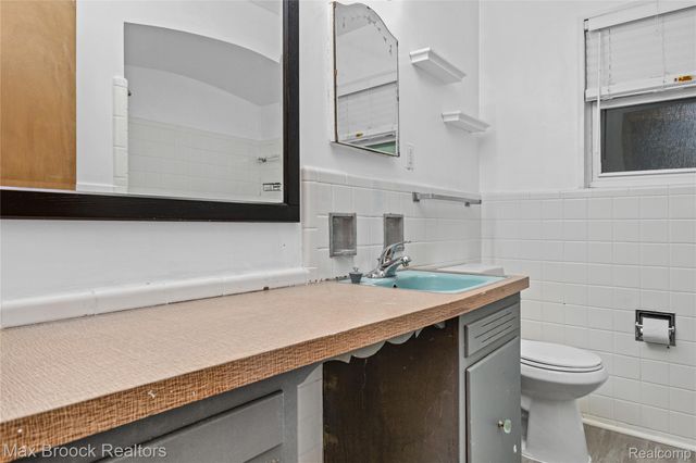 24601 Ridgedale Street, Oak Park, MI 48237