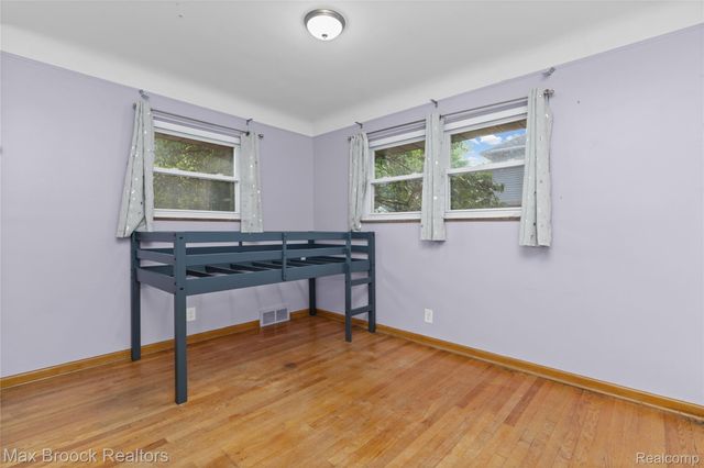 24601 Ridgedale Street, Oak Park, MI 48237