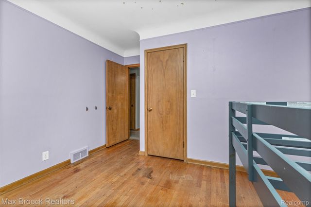 24601 Ridgedale Street, Oak Park, MI 48237