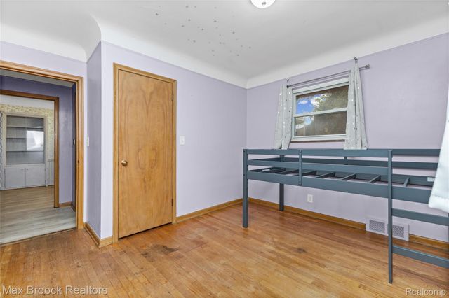 24601 Ridgedale Street, Oak Park, MI 48237