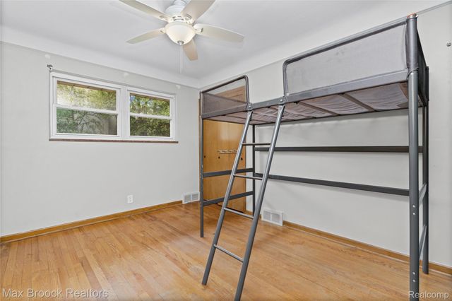 24601 Ridgedale Street, Oak Park, MI 48237