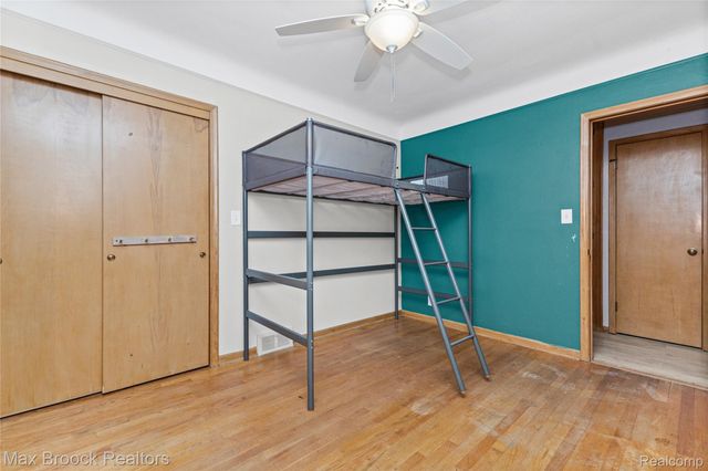 24601 Ridgedale Street, Oak Park, MI 48237