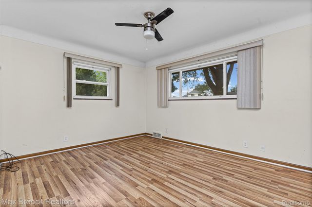 24601 Ridgedale Street, Oak Park, MI 48237