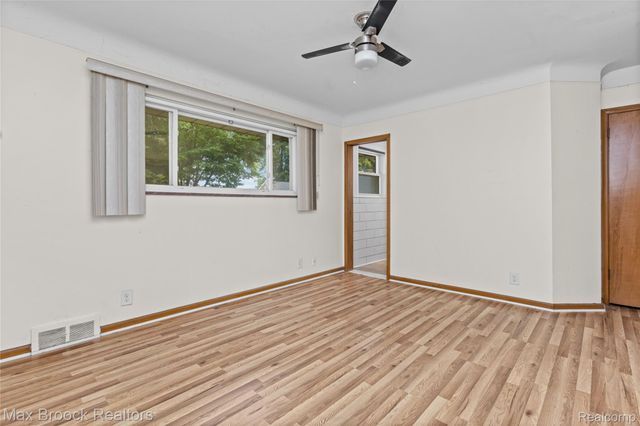 24601 Ridgedale Street, Oak Park, MI 48237