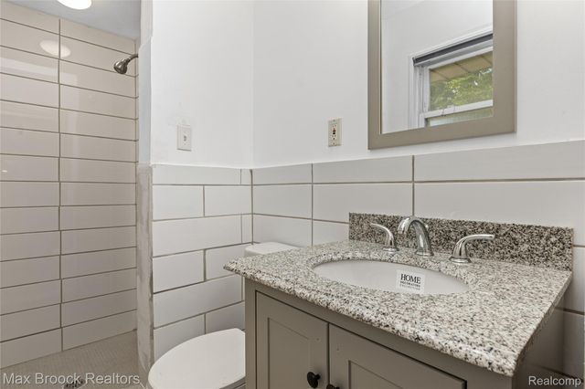 24601 Ridgedale Street, Oak Park, MI 48237
