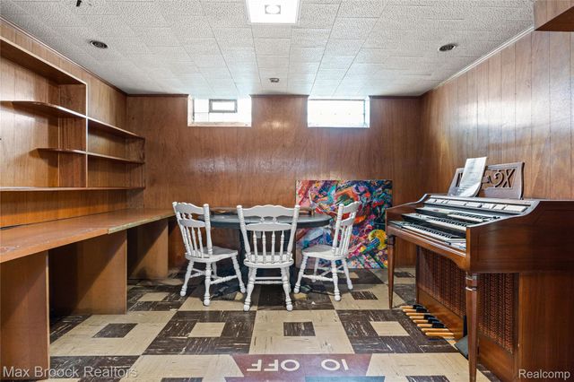 24601 Ridgedale Street, Oak Park, MI 48237