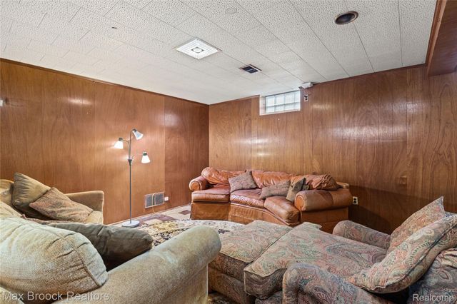 24601 Ridgedale Street, Oak Park, MI 48237