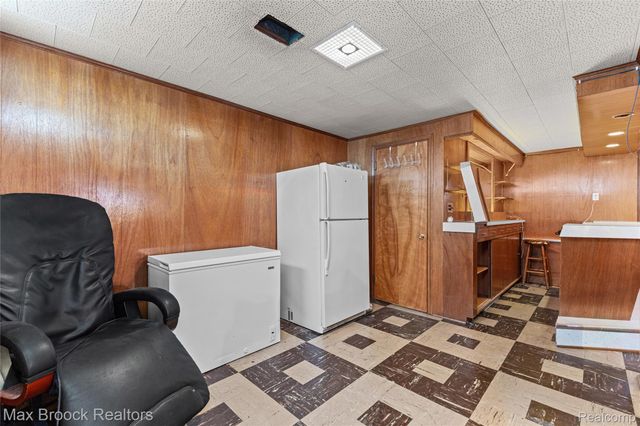 24601 Ridgedale Street, Oak Park, MI 48237