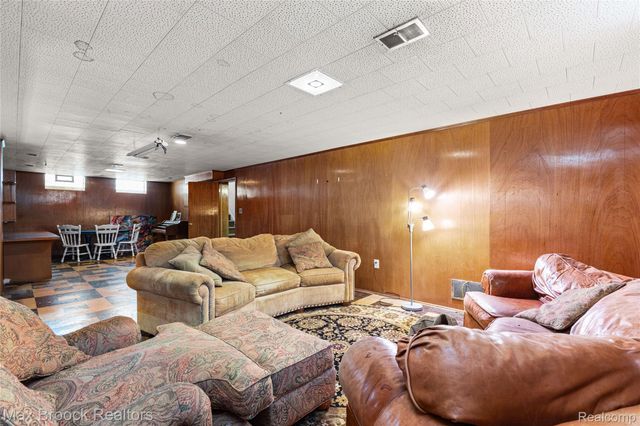 24601 Ridgedale Street, Oak Park, MI 48237