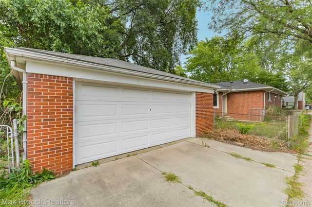 24601 Ridgedale Street, Oak Park, MI 48237