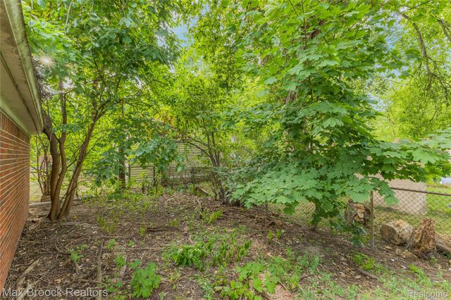 24601 Ridgedale Street, Oak Park, MI 48237