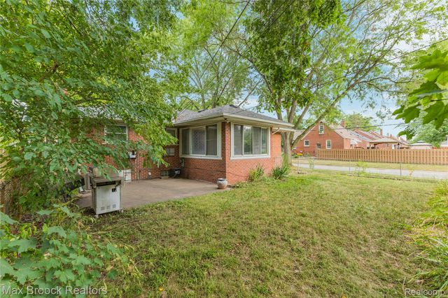24601 Ridgedale Street, Oak Park, MI 48237