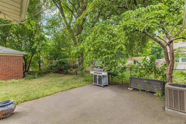 24601 Ridgedale Street, Oak Park, MI 48237