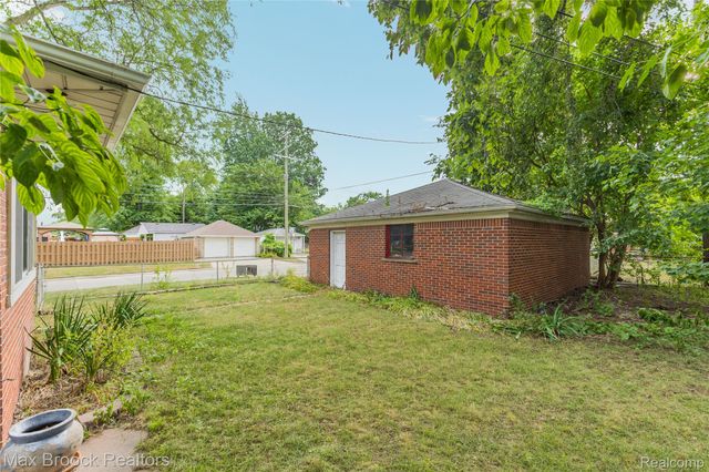 24601 Ridgedale Street, Oak Park, MI 48237
