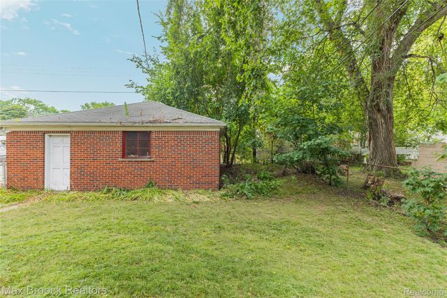 24601 Ridgedale Street, Oak Park, MI 48237