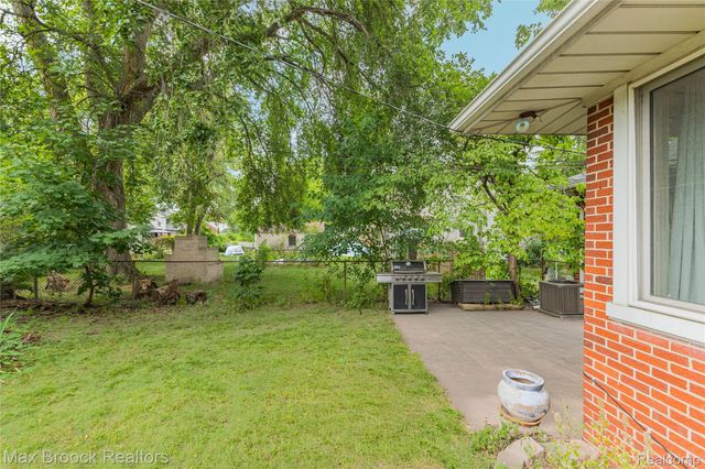 24601 Ridgedale Street, Oak Park, MI 48237