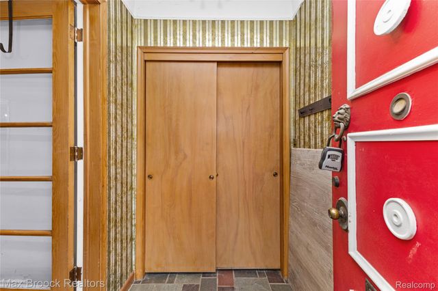 24601 Ridgedale Street, Oak Park, MI 48237