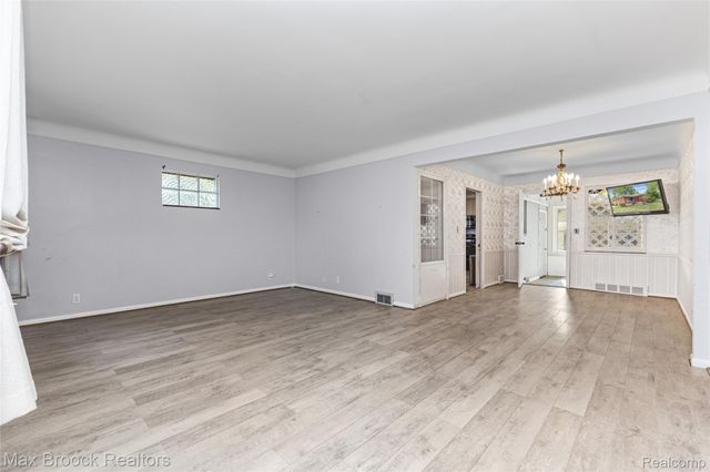 24601 Ridgedale Street, Oak Park, MI 48237