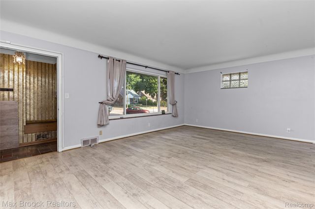24601 Ridgedale Street, Oak Park, MI 48237