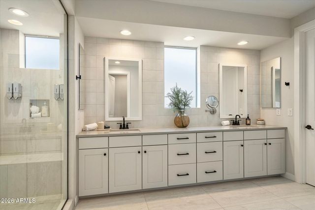 21111 N 61ST Street, Phoenix, AZ 85054