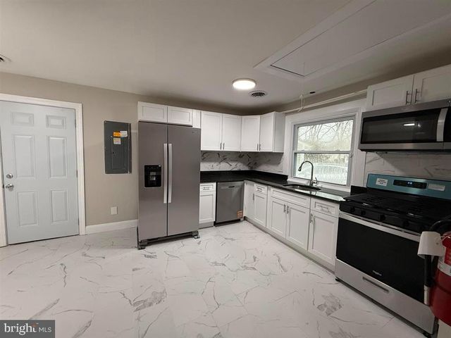 6315 LANCE AVE, Mays Landing, NJ 08330