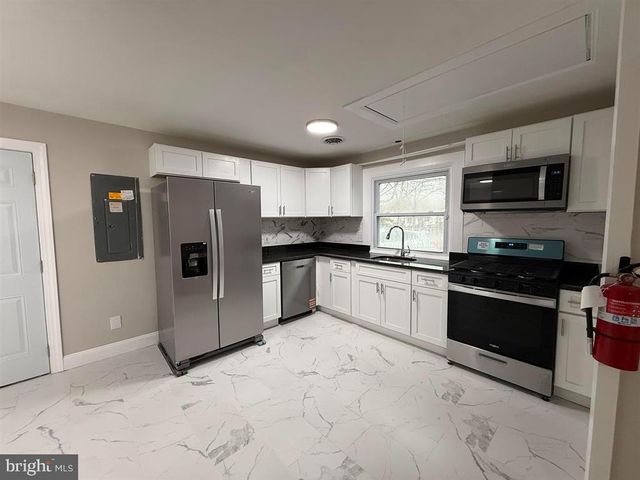 6315 LANCE AVE, Mays Landing, NJ 08330