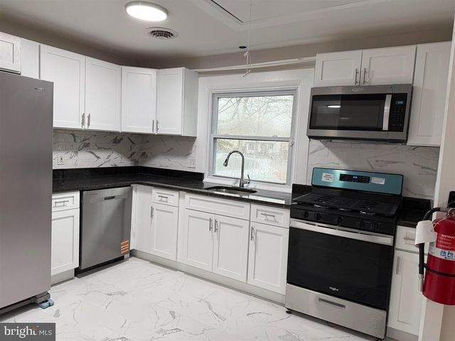 6315 LANCE AVE, Mays Landing, NJ 08330