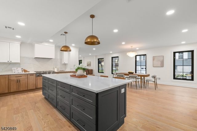 84 Maple St, Millburn Twp., NJ 07041