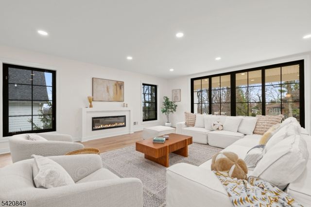 84 Maple St, Millburn Twp., NJ 07041