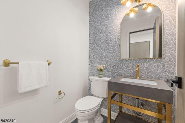 84 Maple St, Millburn Twp., NJ 07041