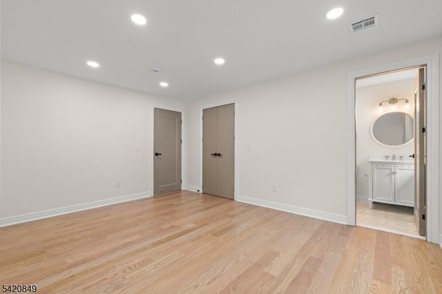 84 Maple St, Millburn Twp., NJ 07041